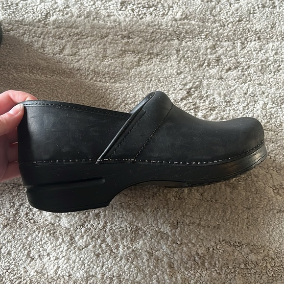 BUNDLE Women’s 2 Pack Dansko Black Clogs Size 40 - Picture 9 of 12
